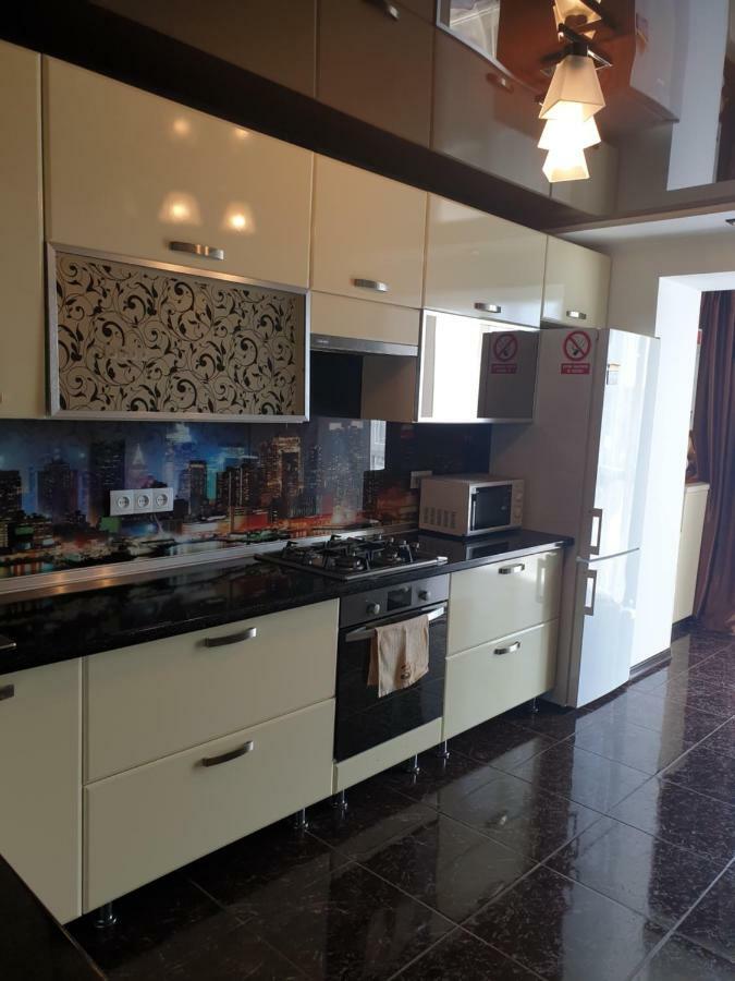 Elena'S Holiday Apartment คาเมียเนตส์-โปดิลสกี ภายนอก รูปภาพ